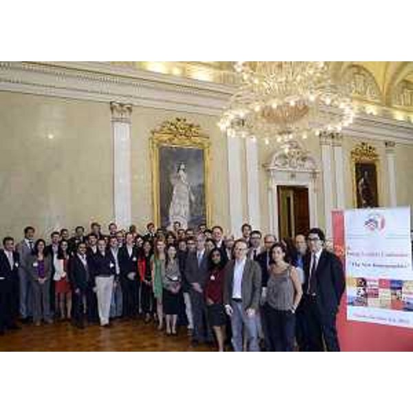 Renzo Tondo (Presidente Friuli Venezia Giulia) con gli "Young Leaders" che hanno partecipato alla XXVIII Conferenza organizzata dal Consiglio per le Relazioni fra Italia e Stati Uniti d'America, nella sede della Regione FVG. (Trieste 06/10/12)