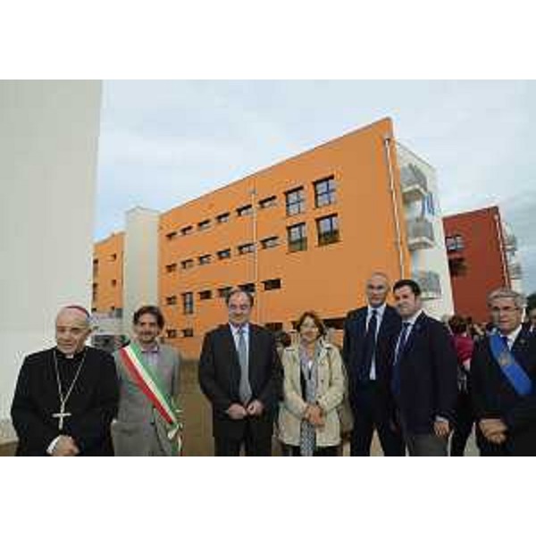 A.B.Mazzocato (Arcivescovo UD), V.Martines (Vicesindaco UD), R.Molinaro (Assessore Università Regione FVG), C.Compagno (Rettore Università UD), M.Franz (Presidente Consiglio regionale) e F.Iacop (Consigliere regionale) all'inaugurazione della nuova Casa dello Studente dell'ERDiSU di Udine nel Polo universitario dei Rizzi. (Udine 08/10/12)