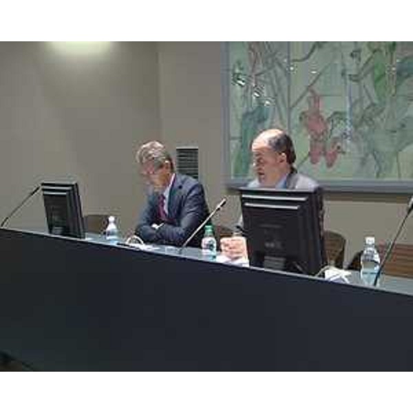 Enzo Moi (Direttore generale Area Science Park) e Roberto Molinaro (Assessore regionale Università e Ricerca) alla presentazione della VII Indagine sulla "Mobilità della conoscenza" realizzata dal CER-Coordinamento degli Enti di Ricerca. (Trieste 11/10/12)