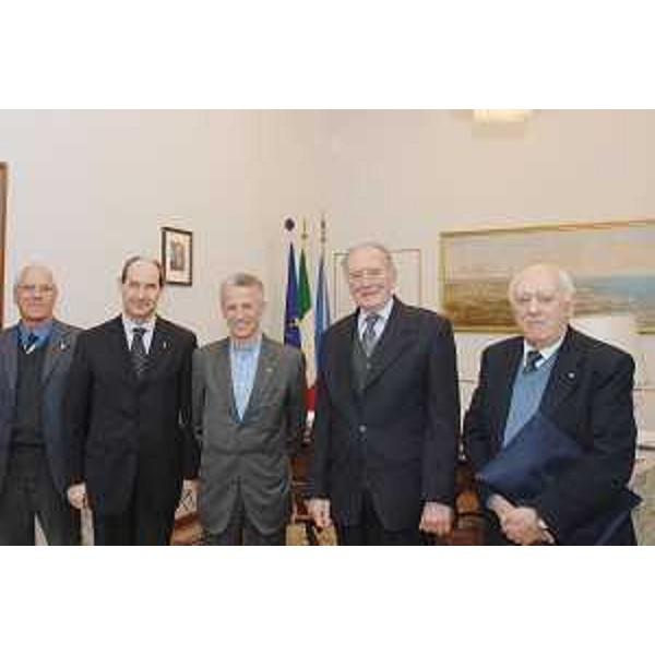 Riccardo Illy (Presidente Regione Friuli Venezia Giulia) con il Generale Giuseppe Calamai (Presidente nazionale di Assoarma), il Generale Renato D'Ascia (Assoarma), il Generale Riccardo Basile (Presidente Federazione Grigioverde di Trieste) e il Generale Michele Ladislao (Coordinatore dell'Associazione Nazionale Carabinieri per il FVG) durante l'incontro nella sede della Presidenza. (Trieste 20/03/07)
