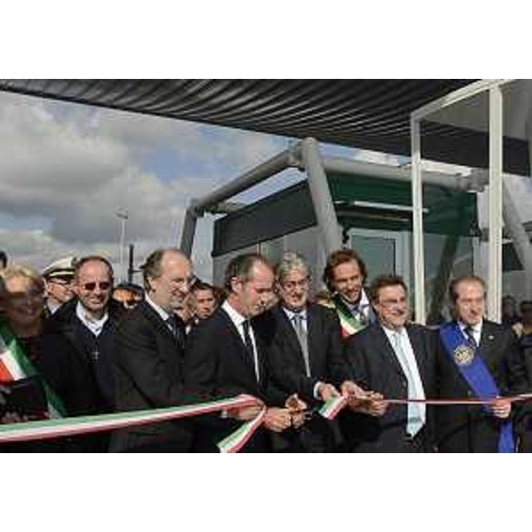 Riccardo Riccardi (Assessore Infrastrutture FVG), i governatori Luca Zaia (Veneto) e Renzo Tondo (Friuli Venezia Giulia) e Renato Chisso (Assessore Infrastrutture Veneto) all'inaugurazione del nuovo casello di Meolo (VE) sulla A4. (Meolo 16/10/12)