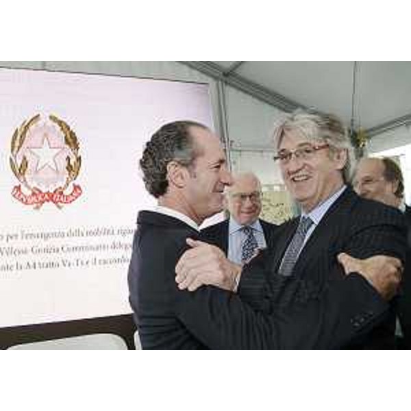 I governatori Luca Zaia (Veneto) e Renzo Tondo (Friuli Venezia Giulia) all'inaugurazione del nuovo casello di Meolo (VE) sulla A4. (Meolo 16/10/12)