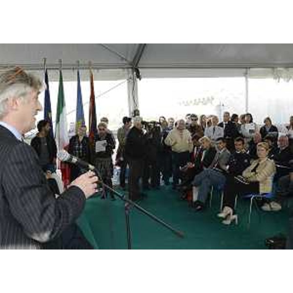 Renzo Tondo (Presidente Friuli Venezia Giulia) interviene durante la cerimonia di inaugurazione del nuovo casello di Meolo (VE) sulla A4. (Meolo 16/10/12)