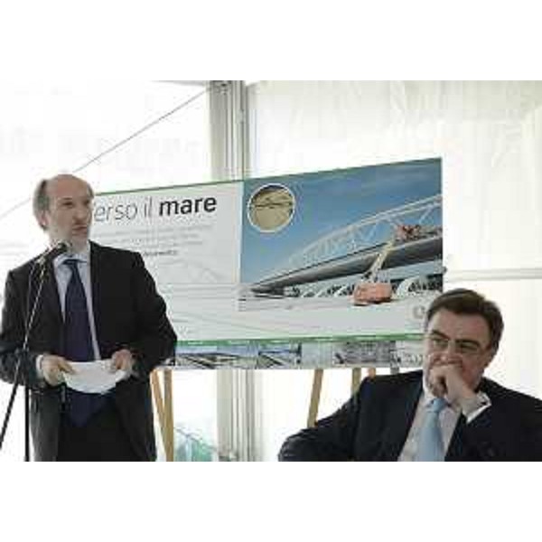 Gli assessori regionali alle Infrastrutture Riccardo Riccardi (FVG) e Renato Chisso (Veneto) all'inaugurazione del nuovo casello di Meolo (VE) sulla A4. (Meolo 16/10/12)