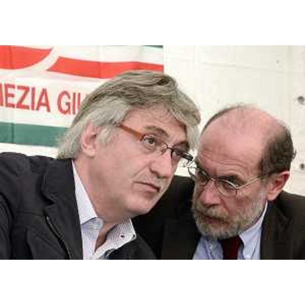 Renzo Tondo (Presidente Friuli Venezia Giulia) e Paolo Feltrin (Docente universitario) al meeting annuale della CISL del Friuli Venezia Giulia. (Magnano in Riviera 17/10/12)