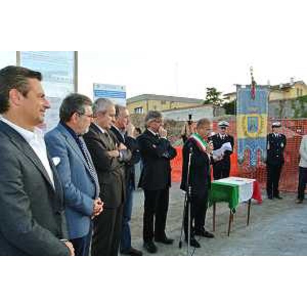 I consiglieri regionali M.Blasoni e A.Colautti, A.Piuzzi (Assessore Provincia Udine), P.Cargnelutti (Consigliere regionale), R.Tondo (Presidente Friuli Venezia Giulia) e M.Del Frate (Sindaco Gonars) alla posa della prima pietra del Centro residenziale e diurno Gandin. (Gonars 18/10/12)