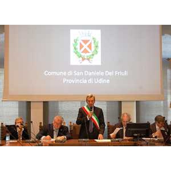 Intervento di Emilio Iob (Sindaco San Daniele), tra Elio De Anna (Assessore regionale Cultura) e Adriano Piuzzi (Assessore Famiglia Provincia Udine), alla cerimonia di riapertura della Biblioteca Guarneriana. (San Daniele del Friuli 19/10/12)