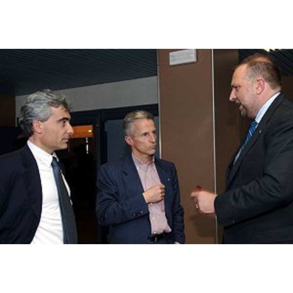 Illy (Presidente Regione FVG) con Cosolini (Assessore Regionale al Lavoro, Formazione, Università e ricerca) e Tito Boeri (Docente di Economia del Lavoro alla Bocconi) (Trieste, 11/05/06)