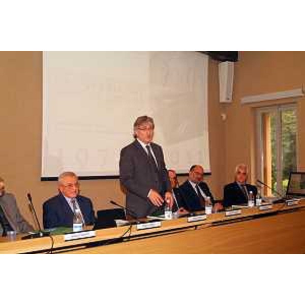Renzo Tondo (Presidente Friuli Venezia Giulia) interviene alla presentazione del libro "Una storia che viene da lontano", per i 40 anni di attività dell'ETP-Ente Tutela Pesca, a Villa Manin. (Passariano 20/10/12)