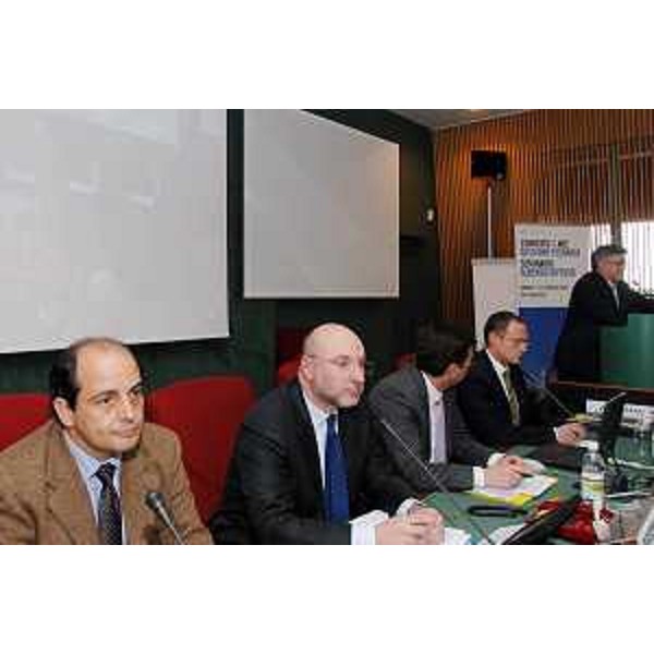 Enrico Bertossi (Assessore regionale alle attività produttive) rtratto in occasione del seminario sul progetto Albergo Diffuso, tenutosi all'Agemont di Amaro. (Amaro 22/03/07)