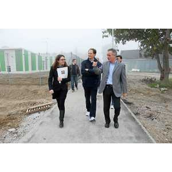 Luca Ciriani (Vicepresidente FVG e assessore regionale Protezione civile) e Maino Benatti (Sindaco Mirandola) si incontrano per la chiusura del "Campo FVG". (Mirandola 21/10/12)