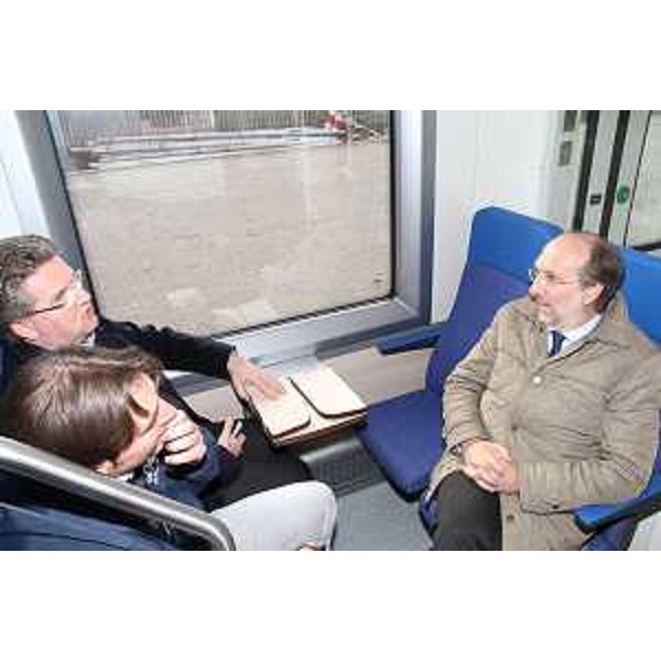 Riccardo Riccardi (Assessore regionale Infrastrutture) a bordo di uno degli otto Civity della CAF S.A. che a breve funzioneranno in FVG. (Monte San Savino 30/10/12)