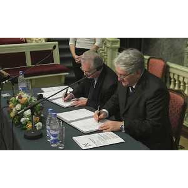Michail Piotrovsky (Direttore generale Museo Ermitage) e Silvano Stefanutti (Presidente Fondazione Villa Russiz) alla firma del Protocollo d'intesa tra il Museo dell'Ermitage e la Fondazione Villa Russiz di Capriva del Friuli. (San Pietroburgo 24/10/12)
