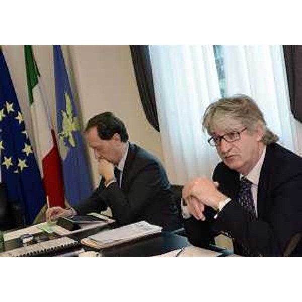 Luca Ciriani (Vicepresidente FVG e assessore regionale Salute, Integrazione socio sanitaria, Politiche sociali, Protezione civile) e Renzo Tondo (Presidente Friuli Venezia Giulia) durante la riunione della Giunta regionale. (Udine 31/10/12)