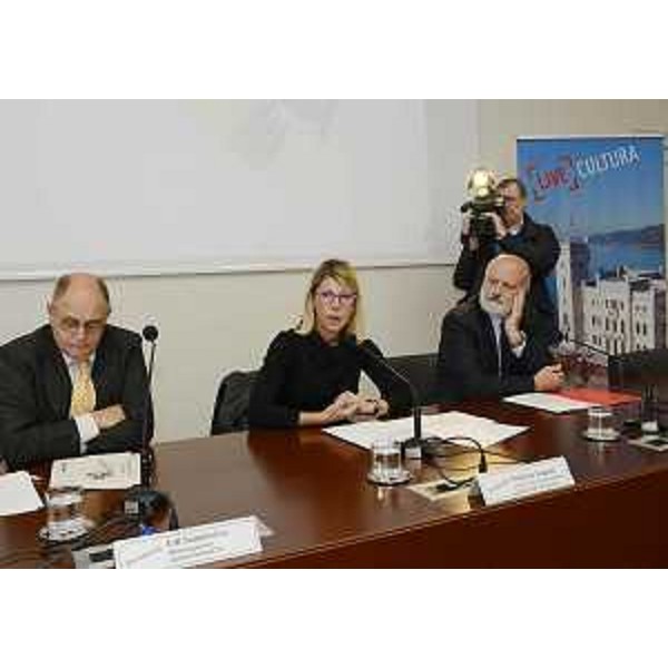 Edi Sommariva (Direttore generale Agenzia TurismoFVG), Federica Seganti (Assessore regionale Attività produttive) e Luigi Fozzati (Soprintendente Beni archeologici Friuli Venezia Giulia) per il Nuovo accordo strategico tra Agenzia TurismoFVG e Direzione per i Beni culturali e paesaggistici del FVG. (Trieste 23/10/12)
