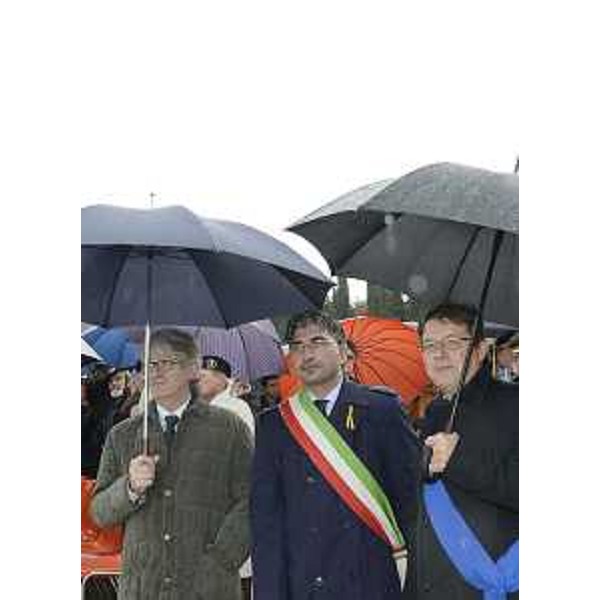 Renzo Tondo (Presidente Friuli Venezia Giulia), Antonio Calligaris (Sindaco Fogliano Redipuglia) ed Enrico Gherghetta (Presidente Provincia Gorizia) alla celebrazione della Festa dell'Unità Nazionale e delle Forze Armate. (Sacrario di Redipuglia 04/11/12)