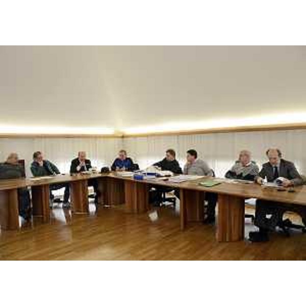 Riccardo Riccardi (Assessore regionale Infrastrutture e Mobilità) e Maurizio Salvador (Vicepresidente Consiglio regionale), con tecnici dell'assessorato regionale, di FVG Strade e i sindaci della Valcellina. (Barcis 05/11/12)