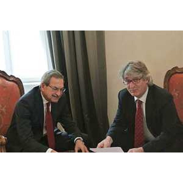 Giovanni Battista Ravidà (Presidente Banca Mediocredito) e Renzo Tondo (Presidente Friuli Venezia Giulia) nella sede della Regione. (Trieste 06/11/12)