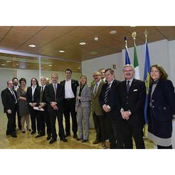 Federica Seganti (Assessore regionale Attività produttive) con rappresentanti delle categorie economiche. (Udine 09/11/12)