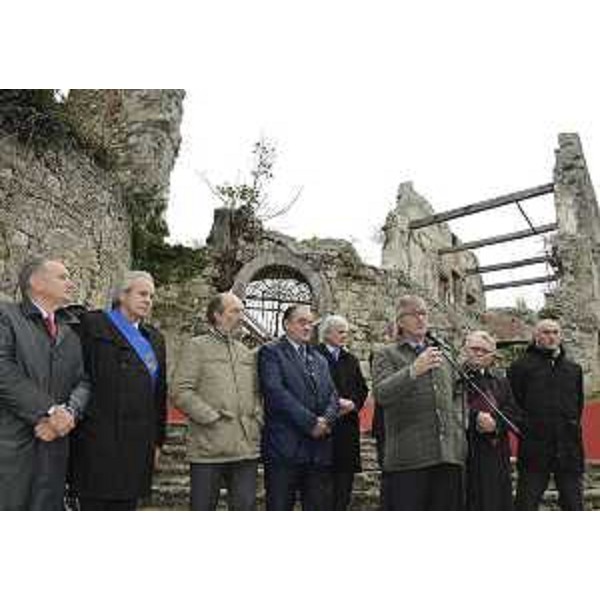Renzo Tondo (Presidente Friuli Venezia Giulia) interviene alla cerimonia per la posa della prima pietra dei lavori di ripristino dello storico castello di Colloredo di Monte Albano. (Colloredo 10/11/12)