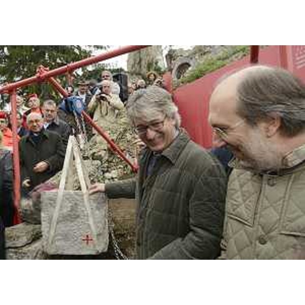 Renzo Tondo (Presidente Friuli Venezia Giulia) e Riccardo Riccardi (Assessore regionale Lavori pubblici) alla cerimonia per la posa della prima pietra dei lavori di ripristino dello storico castello di Colloredo di Monte Albano. (Colloredo 10/11/12)