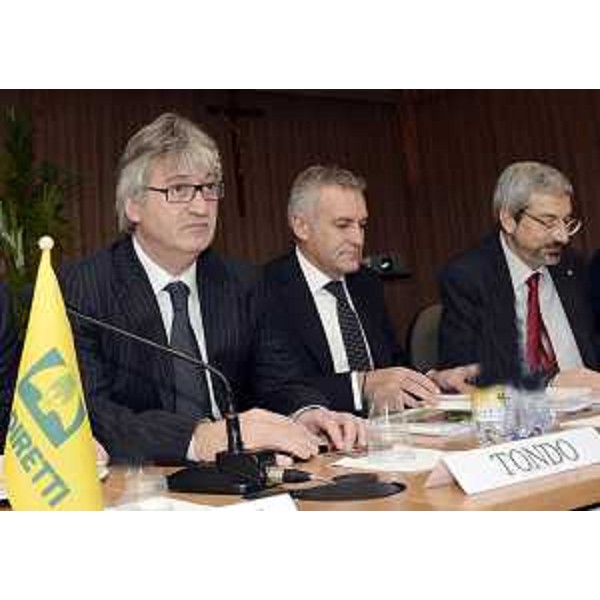 Renzo Tondo (Presidente Friuli Venezia Giulia), Dario Ermacora (Presidente Coldiretti FVG) e Furio Honsell (Sindaco Udine) al convegno "L'irrigazione è vita. Un'esigenza per l'agricoltura e l'ambiente del FVG". (Udine 13/11/12)