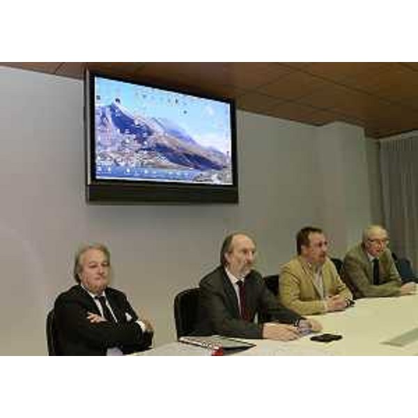 Bortolo Mainardi (Commissario straordinario linea FS Venezia-Trieste), Riccardo Riccardi (Assessore regionale Infrastrutture), Cristiano Tiussi (Sindaco Bagnaria Arsa) e Dario Danese (Direttore regionale Infrastrutture) nell'incontro di verifica del documento con le osservazioni dei 22 sindaci dei Comuni della Bassa Friulana sulla linea FS ad alta velocità/alta capacità Venezia-Trieste. (Udine 14/11/12)