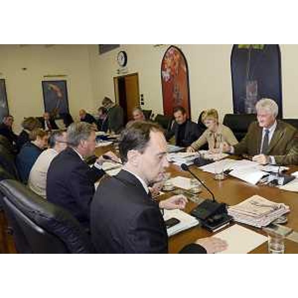 Luca Ciriani (Vicepresidente FVG e assessore regionale Salute) in III Commissione consiliare durante i lavori sul ddl di riordino del Sistema Sanitario Regionale (SSR), in Consiglio regionale. (Trieste 14/11/12)