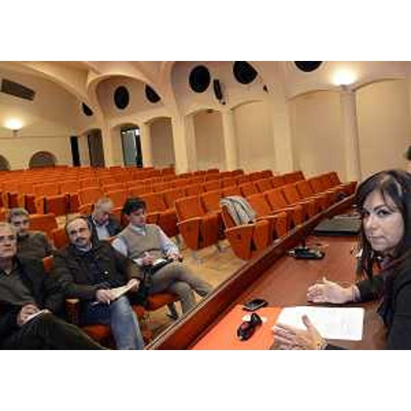 Angela Brandi (Assessore regionale Lavoro) con i rappresentanti dei lavoratori della Ideal Standard di Orcenico Inferiore. (Pordenone 15/11/12)