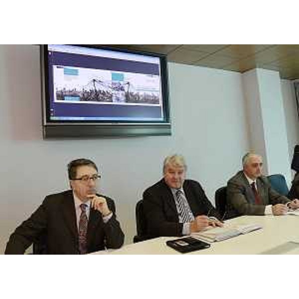 Augusto Viola (Direttore regionale Cultura, Sport, Relazioni internazionali e comunitarie), Elio De Anna (Assessore regionale Cultura) e Roberto Machella (Tenente colonnello, presidente Associazione culturale di Storia militare "Military Historical Center"). (Udine 16/11/12)