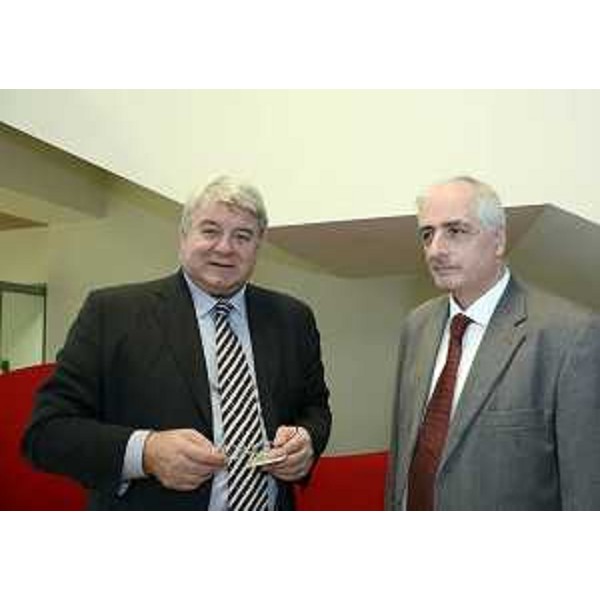 Elio De Anna (Assessore regionale Cultura) e Roberto Machella (Tenente colonnello, presidente Associazione culturale di Storia militare "Military Historical Center"). (Udine 16/11/12)