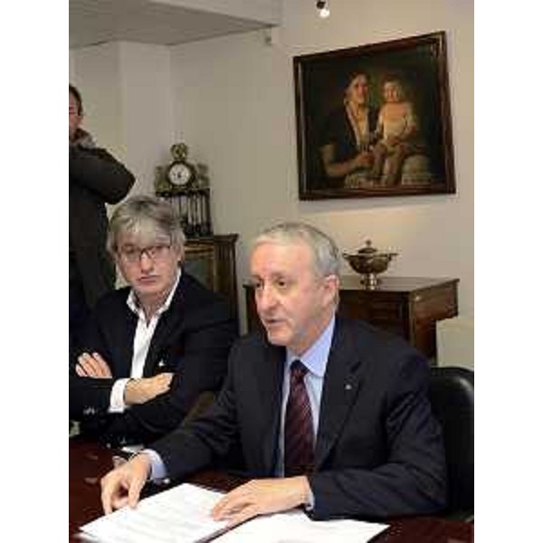 Renzo Tondo (Presidente Friuli Venezia Giulia) e Carlo Favaretti (Direttore generale Azienda ospedaliero-universitaria Santa Maria della Misericordia) durante la conferenza stampa di annuncio del completamento a breve delle grandi opere nell'ospedale. (Udine 16/11/12)