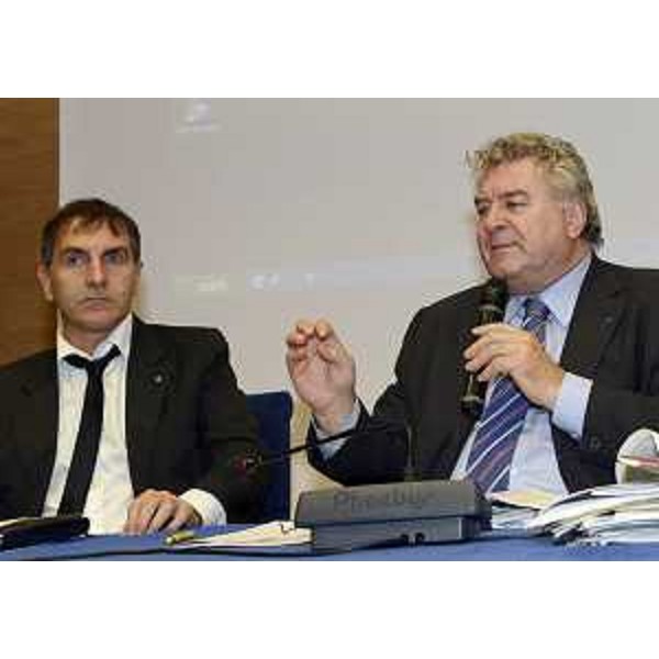 Piero Camber (Presidente VI Commissione consiliare) ed Elio De Anna (Assessore regionale Cultura) durante l'illustrazione del bilancio 2013 per la Cultura ai rappresentanti degli Enti primari del FVG. (Udine 19/11/12)