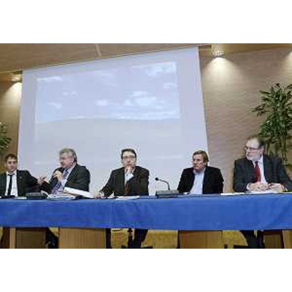 Piero Camber (Presidente VI Commissione consiliare), Elio De Anna (Assessore regionale Cultura), Augusto Viola (Direttore regionale Cultura, Sport, Relazioni internazionali e comunitarie), Giorgio Brandolin e Pietro Colussi (Consiglieri regionali) durante l'illustrazione del bilancio 2013 per la Cultura ai rappresentanti degli Enti primari del FVG. (Udine 19/11/12)