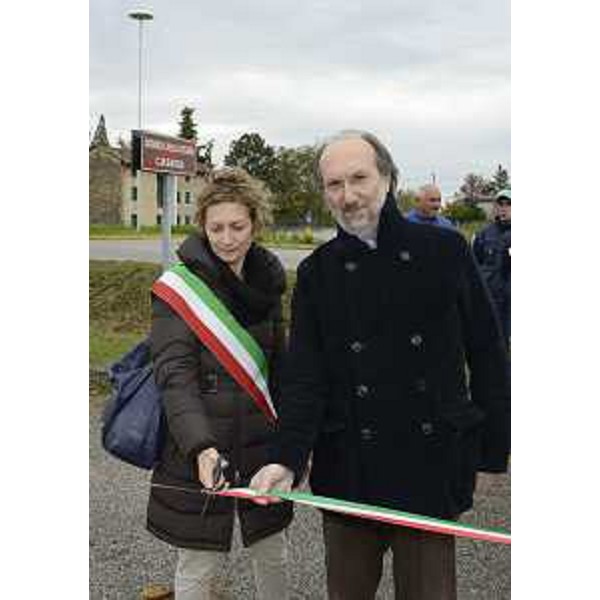 Lavinia Clarotto (Sindaco Casarsa) e Riccardo Riccardi (Assessore regionale Infrastrutture e Mobilità) all'avvio dei lavori per la rotonda che verrà realizzata lungo la statale 13 "Pontebbana" (km 97+200) all'intersezione con la provinciale che porta a San Vito al Tagliamento. (Casarsa della Delizia 19/11/12)