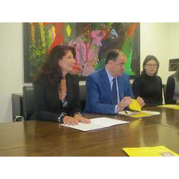 Luisa Sello (Presidente Associazione Amici della Musica) e Roberto Molinaro (Assessore regionale Istruzione, Università, Ricerca e Associazionismo) alla presentazione del progetto GAMMA-Giovani Amici della Musica Maestri Affiancati. (Udine 19/11/12)