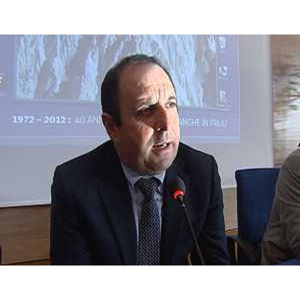 Claudio Violino (Assessore regionale Risorse rurali, agroalimentari e forestali) interviene al convegno "1972-2012, 40 anni di previsione valanghe in Friuli". (Udine 21/11/12)