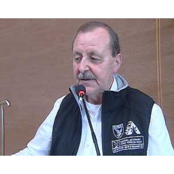 Luciano Lizzero (Previsore servizio Corpo Forestale Regionale) interviene al convegno "1972-2012, 40 anni di previsione valanghe in Friuli". (Udine 21/11/12)
