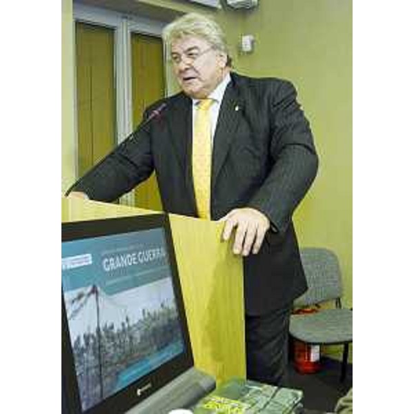 Elio De Anna (Assessore regionale Cultura) interviene al primo convegno internazionale dedicato alla Grande Guerra organizzato dall'Historical Military Center (HMC). (Villa Manin di Passariano 22/11/12)