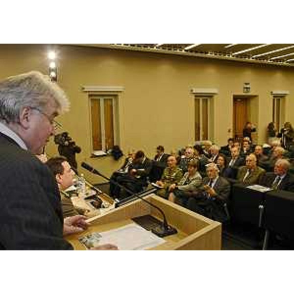 Elio De Anna (Assessore regionale Cultura) interviene al primo convegno internazionale dedicato alla Grande Guerra organizzato dall'Historical Military Center (HMC). (Villa Manin di Passariano 22/11/12)