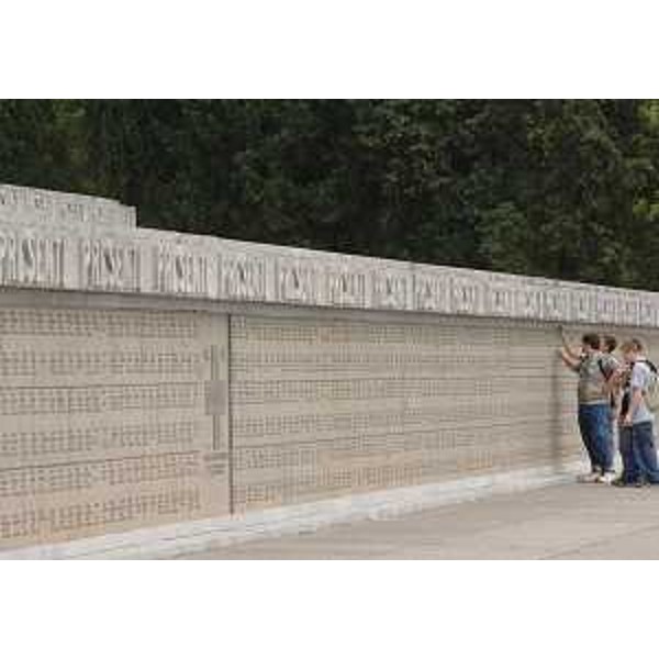 Studenti visitano il Sacrario militare di Redipuglia. (Fogliano Redipuglia 22/11/12)