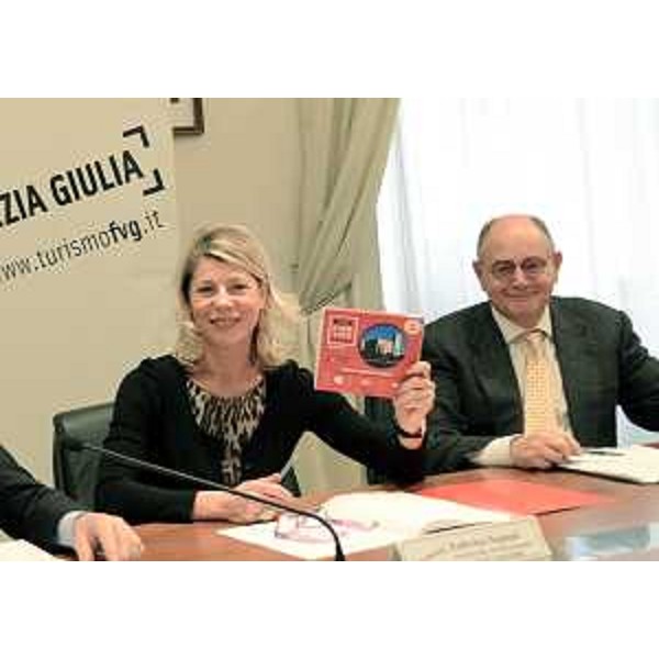 Federica Seganti (Assessore regionale Attività produttive) ed Edi Sommariva (Direttore Agenzia TurismoFVG) alla presentazione del cofanetto "Friuli Venezia Giulia Box for you" e della LIVE IT APP. (Trieste 23/11/12)