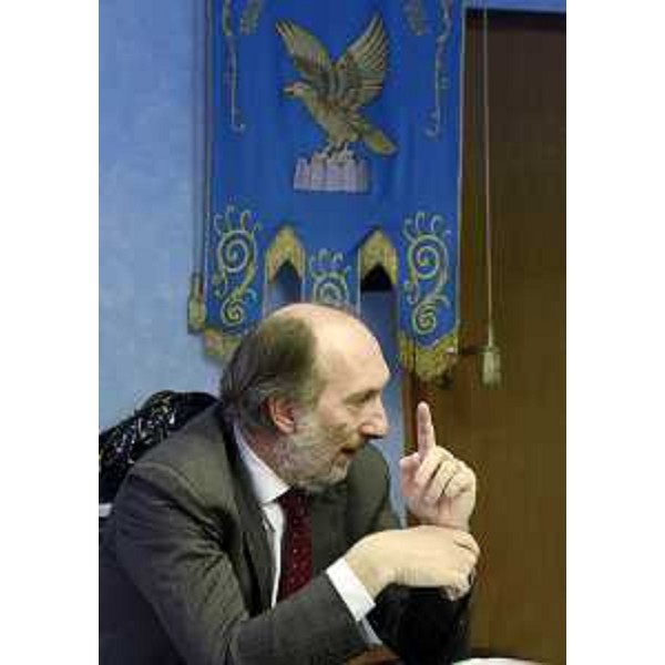 Riccardo Riccardi (Assessore regionale Infrastrutture e Mobilità) incontra le organizzazioni sindacali per illustrare le riduzioni di bilancio 2013 in materia di TPL-Trasporto Pubblico Locale, in Consiglio regionale. (Trieste 23/11/12)