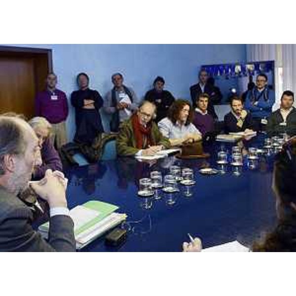Riccardo Riccardi (Assessore regionale Infrastrutture e Mobilità) incontra le organizzazioni sindacali per illustrare le riduzioni di bilancio 2013 in materia di TPL-Trasporto Pubblico Locale, in Consiglio regionale. (Trieste 23/11/12)