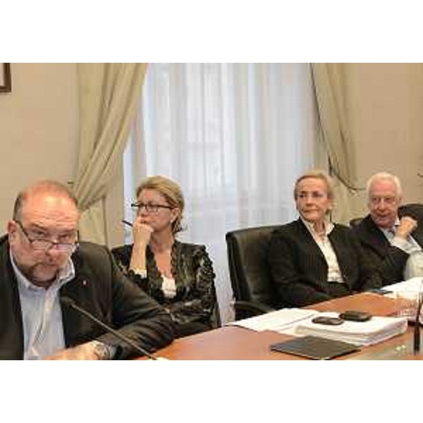 Roberto Cosolini (Sindaco Trieste), Sandra Savino (Assessore regionale Programmazione e Ambiente), Maria Teresa Bassa Poropat (Presidente Provincia Trieste) e Vittorio Zollia (Assessore Pianificazione territoriale e ambientale Provincia Trieste) alla presentazione del Piano di riconversione della Ferriera di Servola alle organizzazioni sindacali. (Trieste 23/11/12)