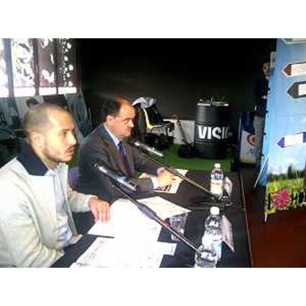 Manuele Ceschia (Project manager Homepage Festival) e Roberto Molinaro (Assessore regionale Istruzione Università Ricerca) alla presentazione del progetto Youth Talent FVG, destinato ai giovani talenti artistici regionali dai 14 ai 35 anni. (Udine 29/11/12)