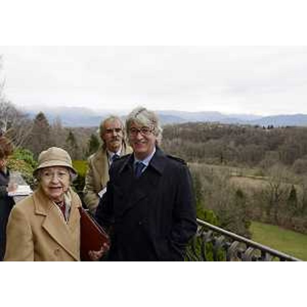 Annamaria Frangipane Morelli De Rossi (Erede famiglia Fontanabona) e Gianni Ciani (Sindaco Pagnacco) accompagnano Renzo Tondo (Presidente Friuli Venezia Giulia) nella visita al borgo di Fontanabona. (Pagnacco 30/11/12)
