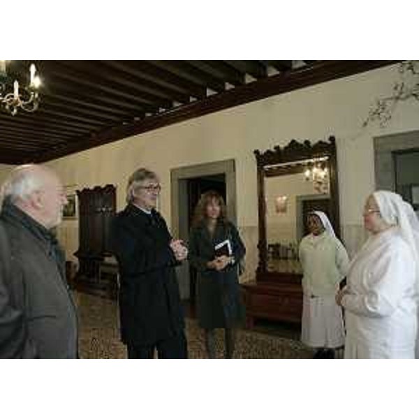 Renzo Tondo (Presidente Friuli Venezia Giulia), con Michela Gasparutti (Capo segreteria Tondo), visita il Centro psicopedagogico Santa Maria dei Colli gestito dalle religiose della congregazione delle Sorelle dei Poveri di Santa Caterina da Siena. (Fraelacco di Tricesimo 30/11/12)