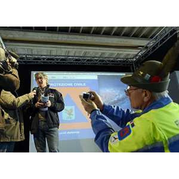 Renzo Tondo (Presidente Friuli Venezia Giulia) interviene all'annuale festa di ringraziamento della Regione alla Protezione civile del FVG. (Pordenone 01/12/12)