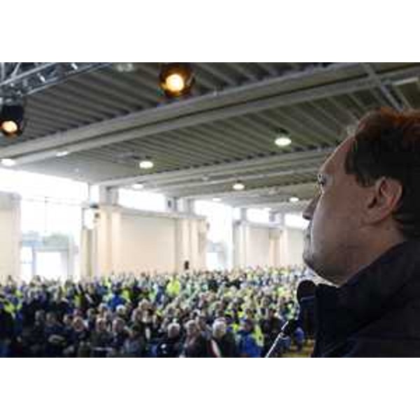 Luca Ciriani (Vicepresidente FVG e assessore regionale Protezione civile) interviene all'annuale festa di ringraziamento della Regione alla Protezione civile del FVG. (Pordenone 01/12/12)